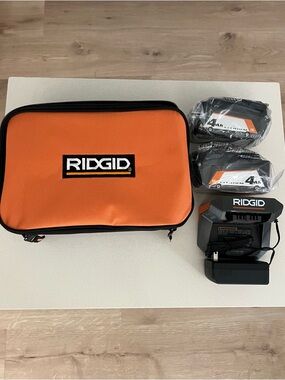 RIDGID 18V Lithium-Ion (2) 4.0 Ah Battery Starter Kit with Charger and Bag NEW
